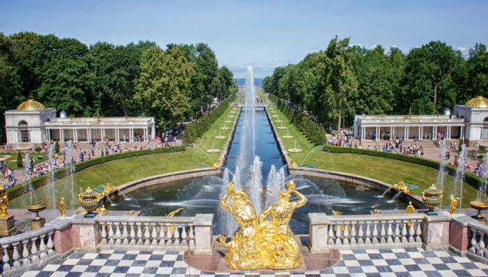 Kardim do palácio Peterhof na Rússia