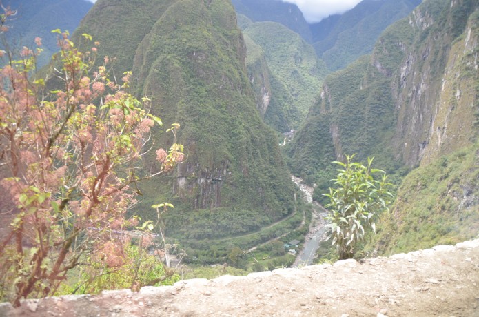Estradinha de ônibus de Águas Calientes até Macchu Picchu, muito medo!